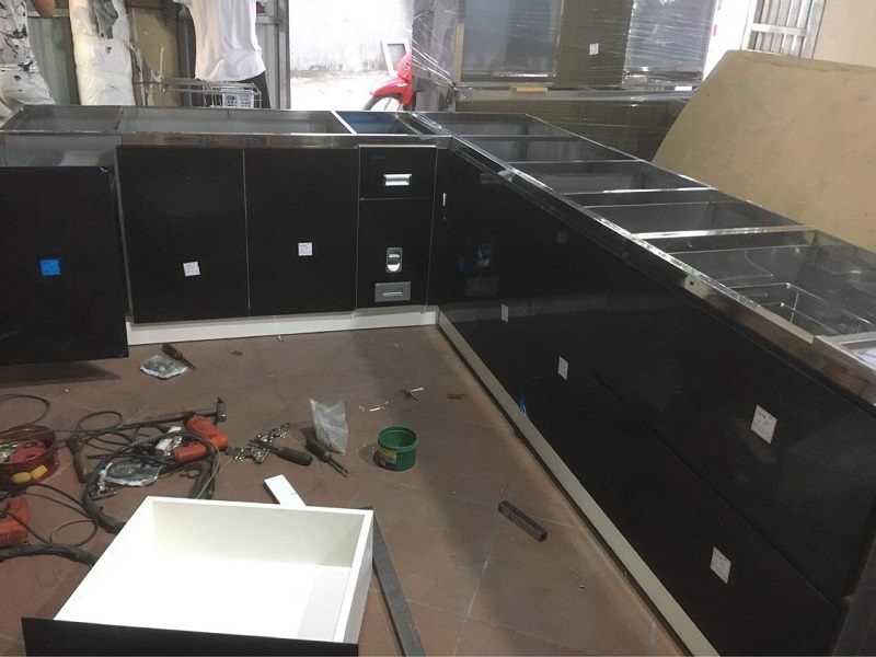 thung-tu-bep-inox-canh-acrylic-bong-guong-13