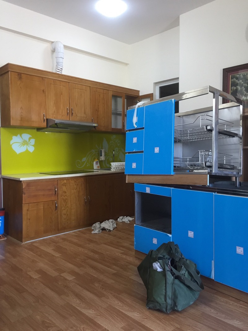 thung-tu-bep-inox-canh-acrylic-bong-guong-14