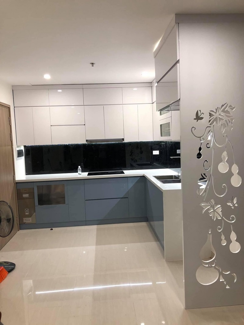 thung-tu-bep-inox-canh-acrylic-bong-guong-5