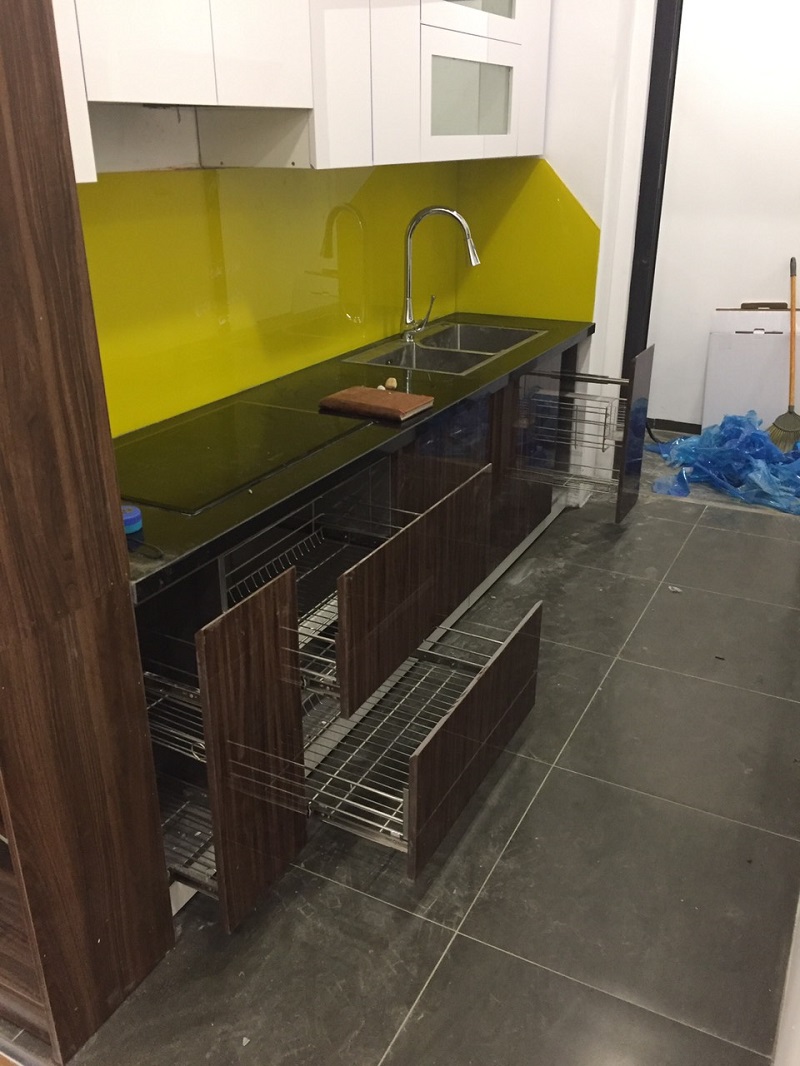 thung-tu-bep-inox-canh-acrylic-bong-guong-8