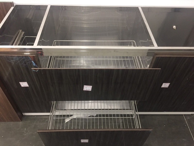 thung-tu-bep-inox-canh-acrylic-bong-guong-9